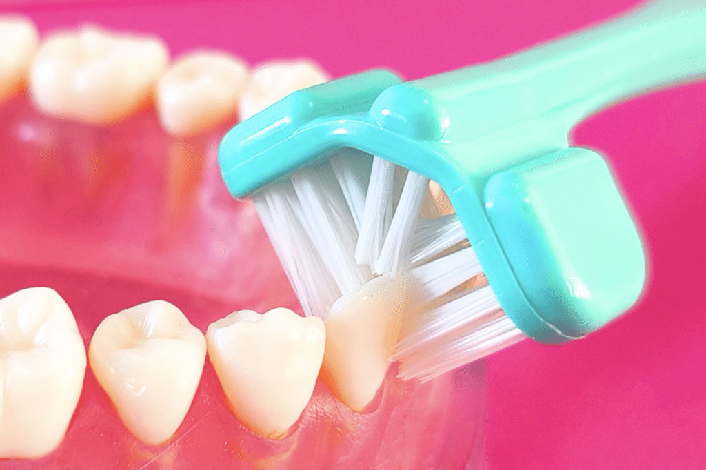 LA BROSSE A DENTS SUPERBRUSH TRIFACE - EXISTE EN 3 TAILLES